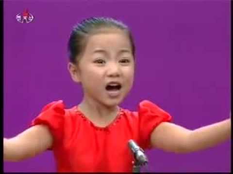 Cute Little Korean Girl singing and dancing
