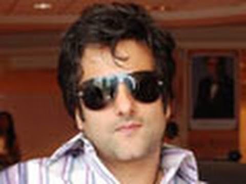 Fardeen Khan won't fulfill his Dad's last wishes - Latest Bollywood News