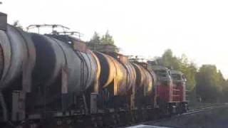 preview picture of video 'Finnish Freight Train 4059 passes Runni level crossing'
