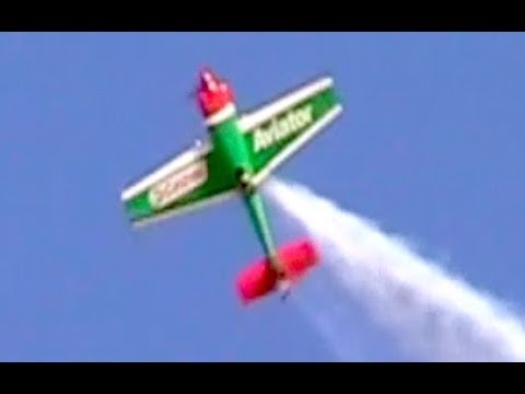 Michael Goulian Extra 300 at the National Championship Reno Air Races September 2007