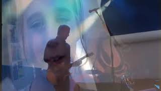 ardenouden millencolin in a room