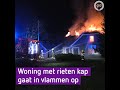 Grote brand verwoest huis met rieten kap in Zwartebroek