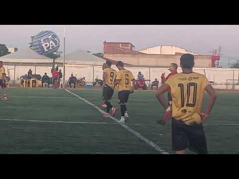 Campeonato municipal de Uauá, golaço de Leandro Pereira na vitória da equipe confiança.