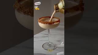 Not Cruise Related but this is a perfect Holiday Cocktail! Go Follow Liv.yah for some lovely recipes