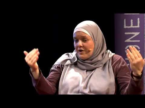 Muss eine islamische Religionslehrerin Kopftuch tragen?