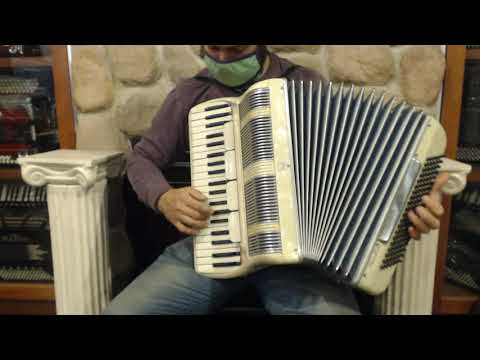6125 - Cream Noble Aero Lite Piano Accordion LMM 41 120 $699