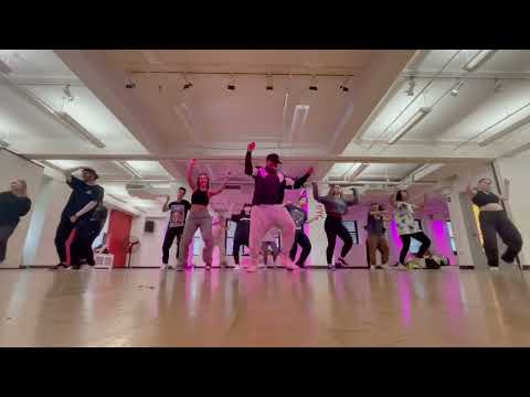 Robert Taylor Jr Teaches HipHop To "Can You Keep Up" By Busta Rhymes & Twista - Oct 24th, 2022