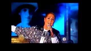 Lupita D'Alessio interpreta "Es un Peligro" EN VIVO