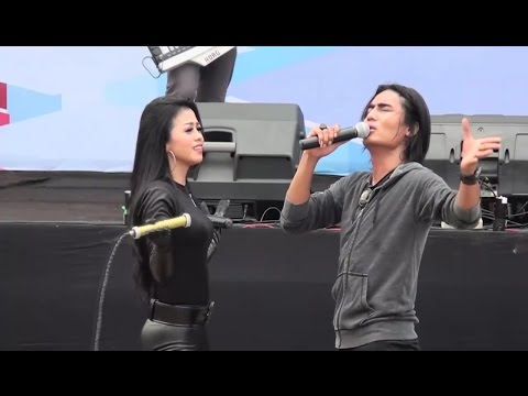 AKU PADAMU Charly Van Houten feat Lia Camella live Banjarmasin