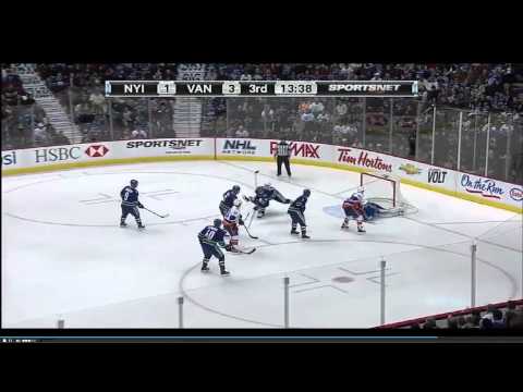 Luongo Makes a Couple of Nice Saves Against New York Islanders - 11/13/11 [HD]