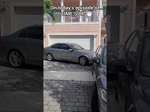 “Tow Truck Takes The Shortcut… Through The Grass 😳” #towtruck #repo #mercedes #shorts