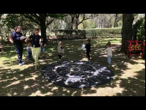 Mali Konjanik sa predškolcima - Serbian Play School