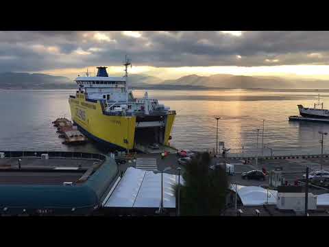 Timelapse of Messina’s ferries at dawn