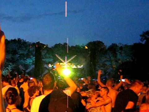 Q Base Raveolution SHOWTEK