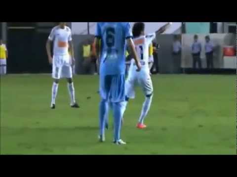 Neymar - Passe de costas