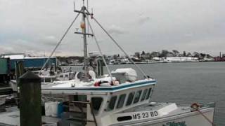 preview picture of video 'Gloucester Fishing Boats on the Move'