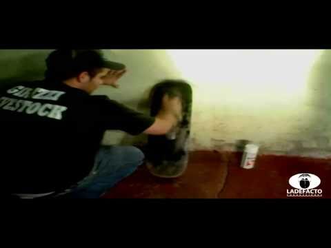 danes 185 - stencil "ladefacto"./ por CHILE ERRE 2