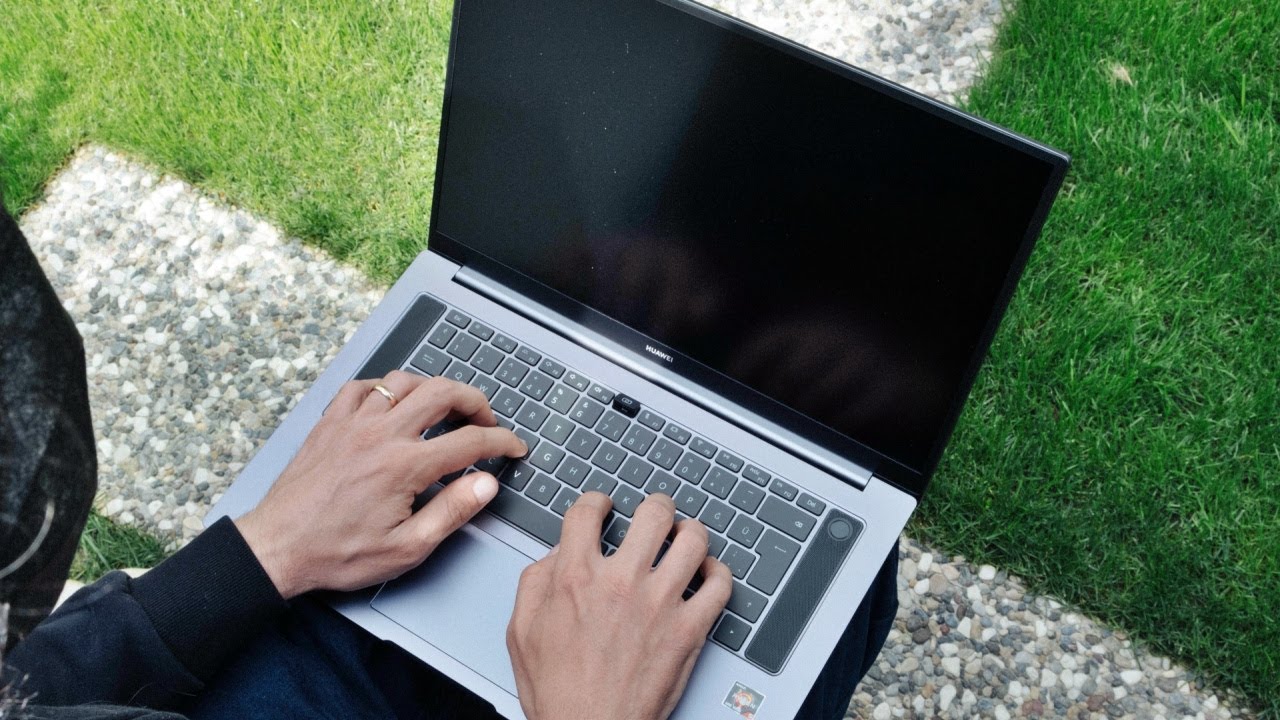 Kahve İçerken Hayalet Sevgilim Sözlerini Yazmalık Bilgisayar: Huawei MateBook D16 İncelemesi