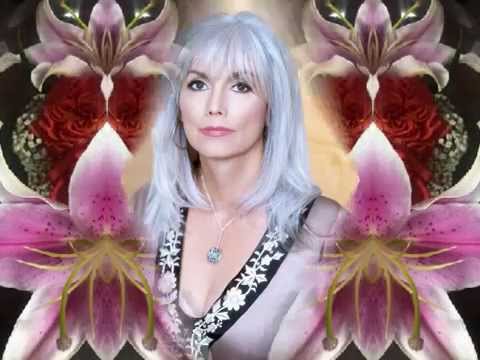 Walls Of Time (by Emmylou Harris & the Nash Ramblers live in London in 1991)