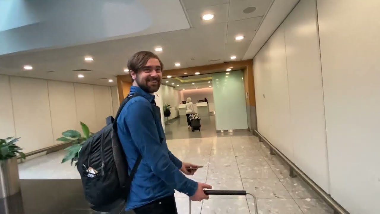 American Airlines International First Class Lounge thumbnail
