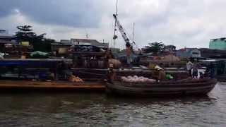 preview picture of video 'Phong Dien Floating Market in the Delta Mekong'
