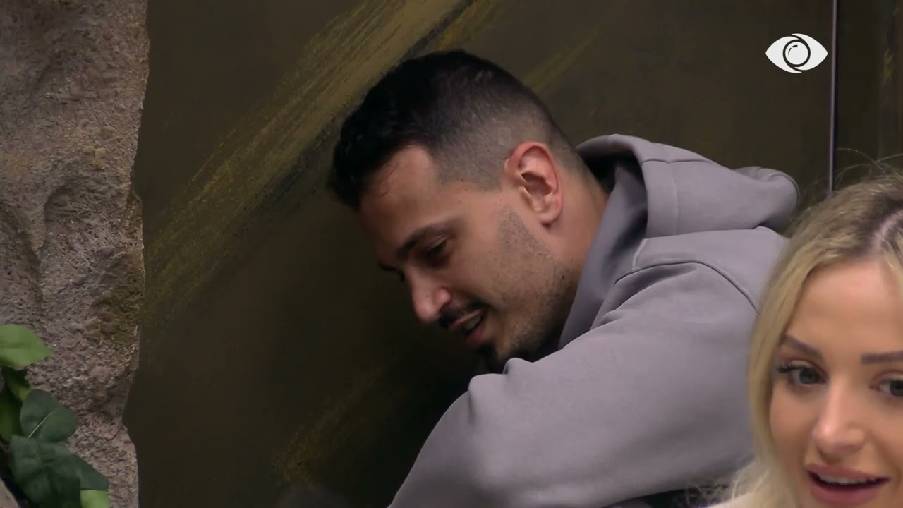 A i keni qetësuar gjakrat?/ Brikena bisedon me Mateon nëpërmjet derës së 'Shpellës'