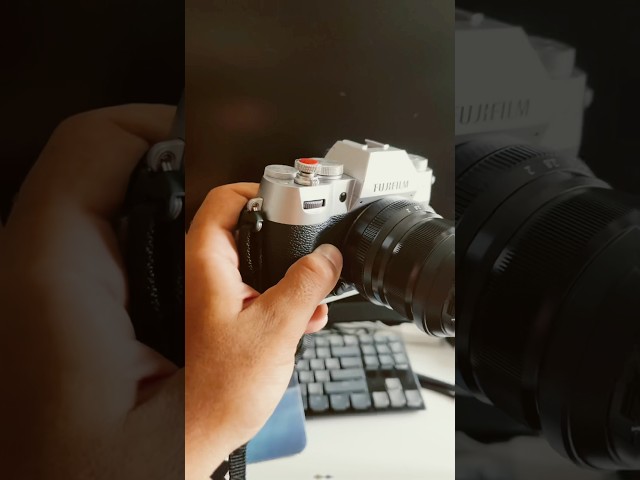 Vídeo relacionado con Briny River Empuñadura con Soporte para El Pulgar para Zapata de Cámara con Botón de Liberación del Obturador Cóncavo Compatible con Fujifilm XT50 XT5 XT4 XT3 XT30 XT2 XT20 Cámaras Color Plateado