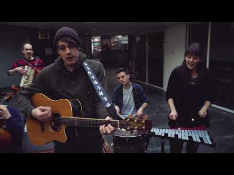 Wolfsblut - Und Wieder Oktober | niA wortmusik