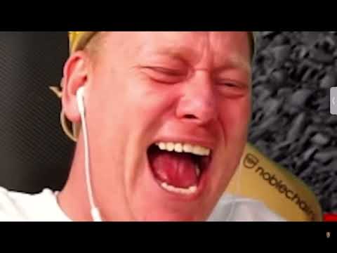 @Knossi heftiger Lachflash bei #7vswild 🤮