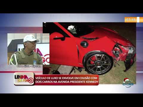 LINHA DE FOGO (26 12) CARRO DE LUXO SE ENVOLVE EM COLISíO COM DOIS CARROS NA AV. PRESIDENTE KENNEDY