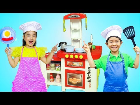 Hana & Tony Pretend Play Kids Master Chef Cooking Competition w/ Kitchen Food Toys