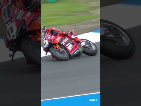 Bulega's BIG wobble in Race 2 😮‍💨 | 2024 #EstorilWorldSBK 🇵🇹