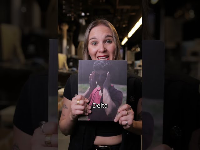 Vídeo relacionado con Rojo carton (LIBROS DE FOTOGRAFIA)