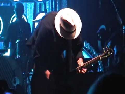 Needtobreathe - Lay em Down - Bear Rinehart - Talk - Guitar solo jam