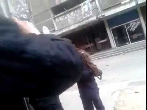 لبنان: طفلة من التبانة تطلق النار على جبل محسن (فيديو)