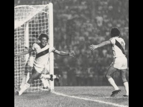 1980 Roberto Dinamite vs Vitória-BA (Campeonato Brasileiro)