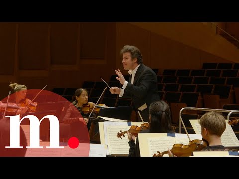 Jakub Hrůša conducts Brahms's Hungarian Dances No. 1 in G minor