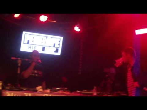 ke no hay alcohol y 2 minutos Kase O en 20 Aniversario Mas Graves 2011