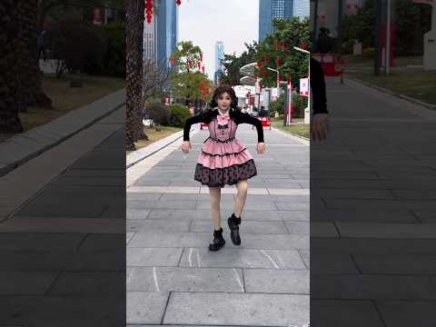 Robot or real girl? #dance #ello #pop #dancer #asian #shorts