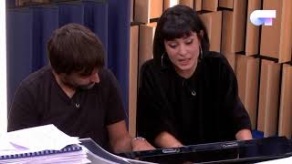 MANU enseña a NATALIA a tocar &quot;THE SCIENTIST&quot; con el PIANO I OT 2018