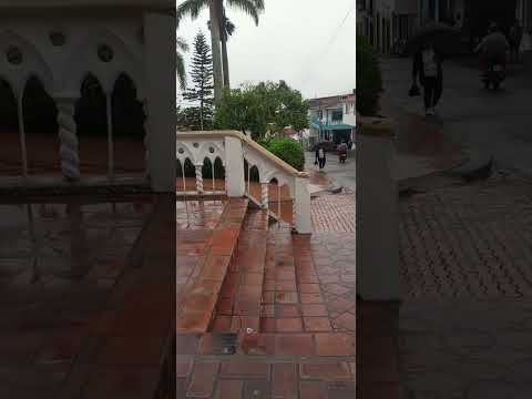 día de lluvia hoy en mi pueblo ragonvalia norte de Santander 🥶🌧️💚🤍🧡