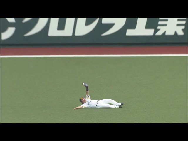 【ファーム】グラブからボールを離さない!! ホークス・江川のダイビングキャッチ!! 2018/6/7 H-C(ファーム)