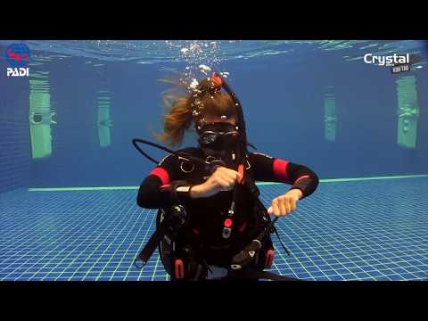 How to Disconnect Low Pressure Inflator In Water (Scuba Diving Skills) 🤿 PADI IDC Skills Dive