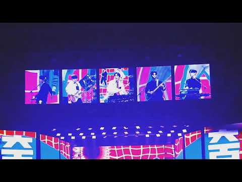 191221 DAY6 'The Present' - EMERGENCY (연주 cropped)