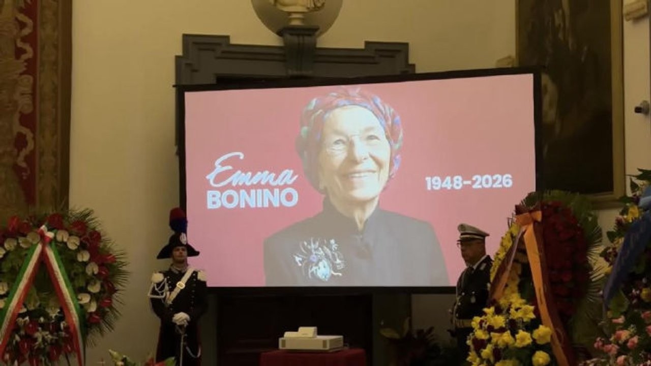 ’Cara Emma, grazie di tutto’, i messaggi scritti a Emma Bonino alla camera ardente