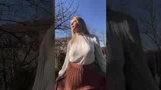 Her Bouncing Boobs No bra challenge