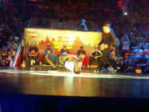 Flying Buddha vs Neguin "Red Bull BC One 2011 in Moscow"