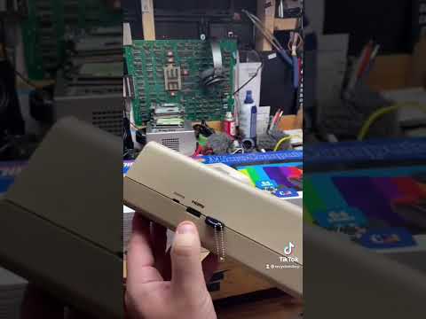 This is TheC64 Maxi. A modern Commodore 64 #retro #c64 #8bit