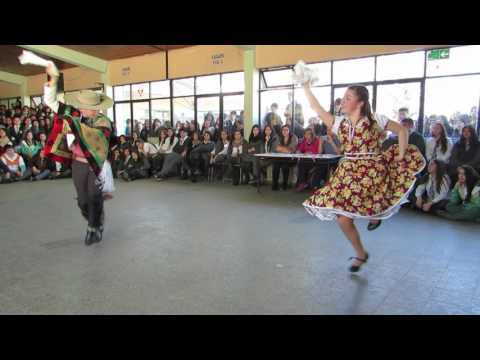 Pareja ganadora del Campeonato Comunal Escolar de cueca 2016,  Enseñanza Básica, Los Ángeles