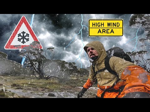 MI SONO INCAMMINATO IN UNA BUGIA DI TEMPESTA... POI È STATO COLPITO DA UN FULMINE